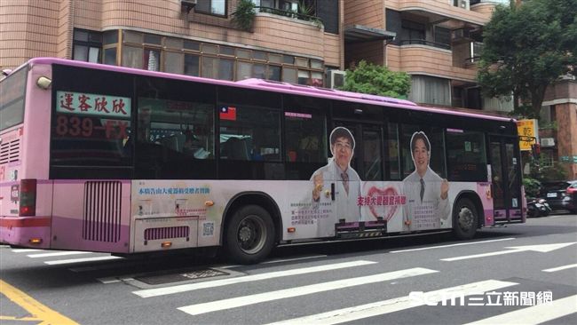 賴揆響應器捐　登上台北市公車廣告