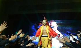 中國武僧一龍被泰國拳王西提猜KO／微博
