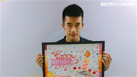 JR在育幼院辦慶生派對。（圖／天晴音樂提供）