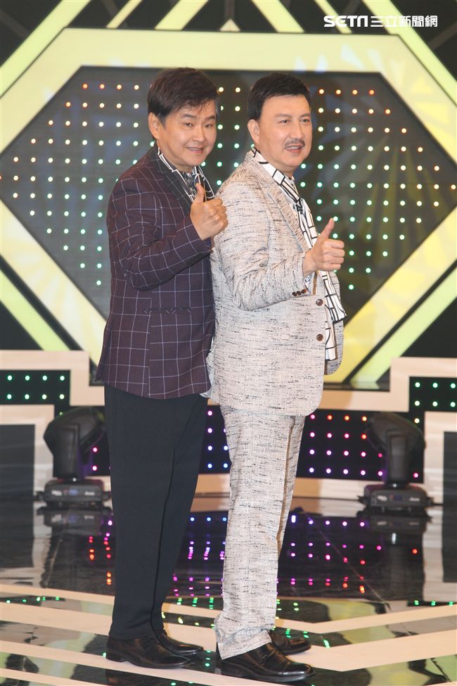 由余天、賀一航、謝金晶共同主持的「天生王牌」首錄。（記者邱榮吉/攝影）