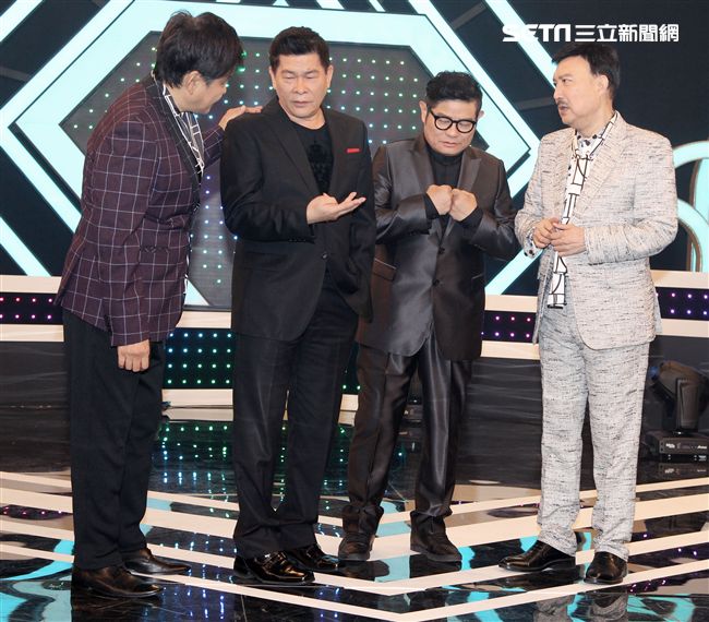 余天、賀一航、謝金晶共同主持的「天生王牌」首錄，特別來賓彭恰恰、許效舜。（記者邱榮吉/攝影）