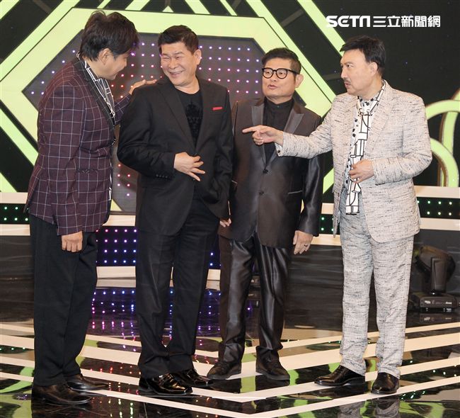 余天、賀一航、謝金晶共同主持的「天生王牌」首錄，特別來賓彭恰恰、許效舜。（記者邱榮吉/攝影）
