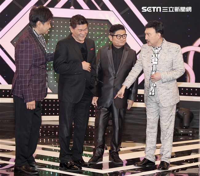 余天、賀一航、謝金晶共同主持的「天生王牌」首錄，特別來賓彭恰恰、許效舜。（記者邱榮吉/攝影）