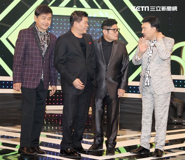 余天、賀一航、謝金晶共同主持的「天生王牌」首錄，特別來賓彭恰恰、許效舜。（記者邱榮吉/攝影）
