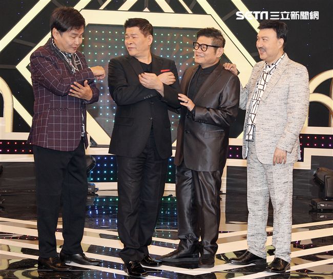 余天、賀一航、謝金晶共同主持的「天生王牌」首錄，特別來賓彭恰恰、許效舜。（記者邱榮吉/攝影）
