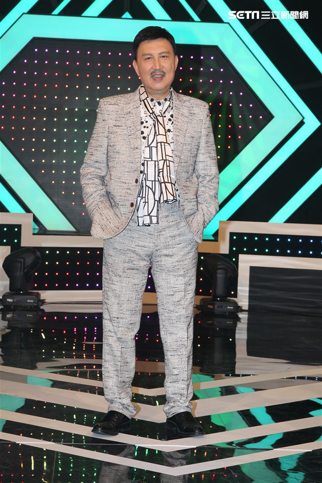 由余天、賀一航、謝金晶共同主持的「天生王牌」首錄。（記者邱榮吉/攝影）