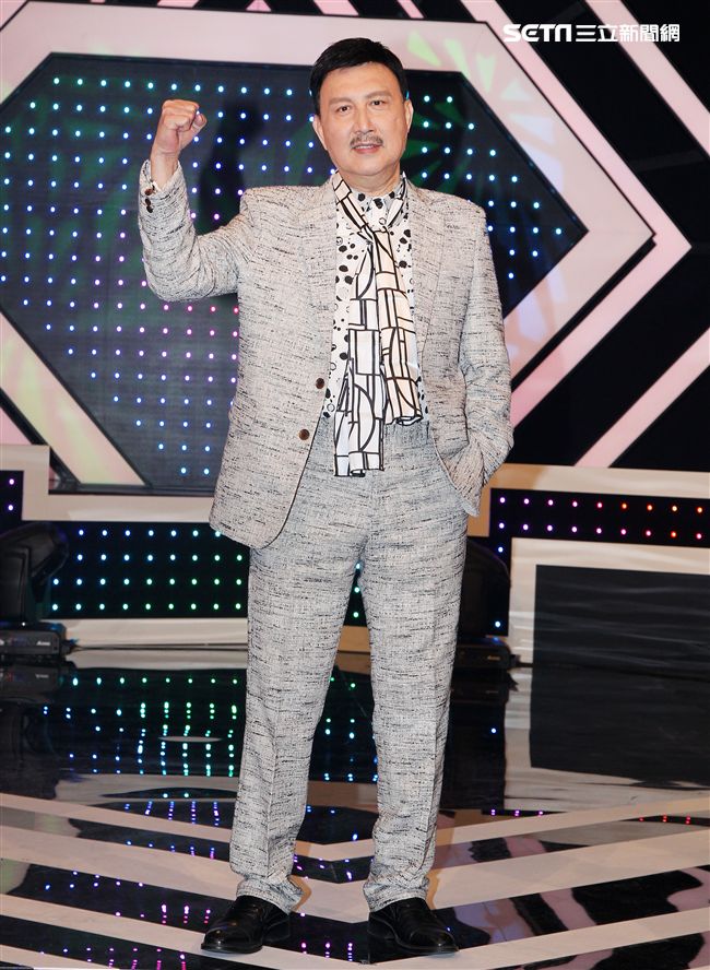 由余天、賀一航、謝金晶共同主持的「天生王牌」首錄。（記者邱榮吉/攝影）