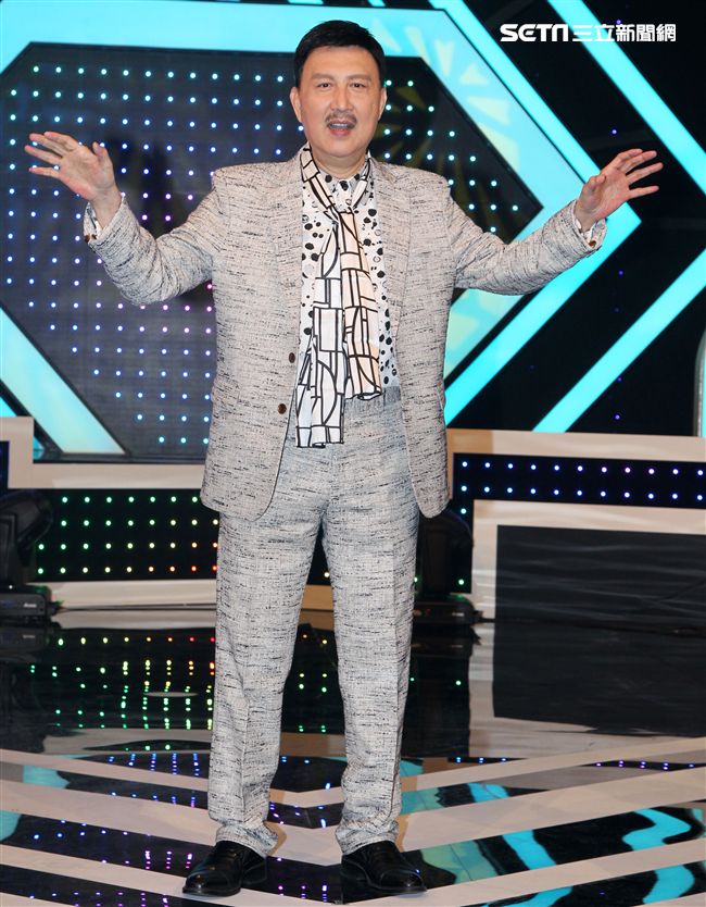 由余天、賀一航、謝金晶共同主持的「天生王牌」首錄。（記者邱榮吉/攝影）