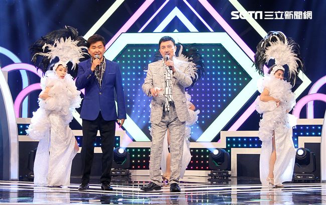 由余天、賀一航、謝金晶共同主持的「天生王牌」首錄。（記者邱榮吉/攝影）