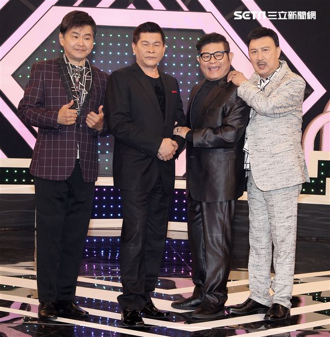 余天、賀一航、謝金晶共同主持的「天生王牌」首錄，特別來賓彭恰恰、許效舜。（記者邱榮吉/攝影）