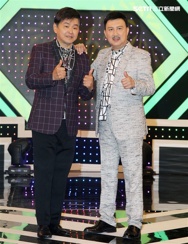 由余天、賀一航、謝金晶共同主持的「天生王牌」首錄。（記者邱榮吉/攝影）