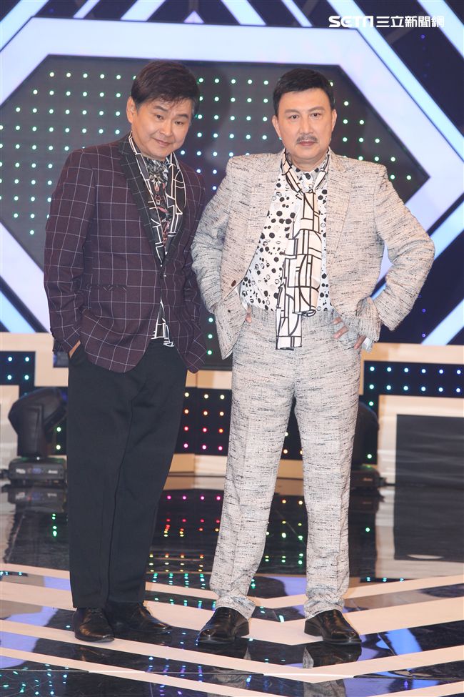 由余天、賀一航、謝金晶共同主持的「天生王牌」首錄。（記者邱榮吉/攝影）