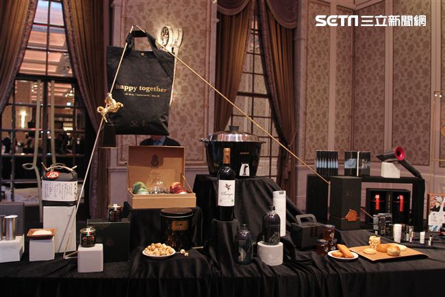 54屆金馬獎禮品搶先曝光。（記者邱榮吉/攝影）