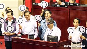 台北市長柯文哲於市議會上台接受備詢 圖／記者林敬旻攝