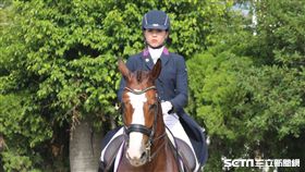 ▲賴芷旻拿下2017國際CDIY青年馬場馬術錦標賽團體及個人金牌。（圖／記者蔡宜瑾攝影）