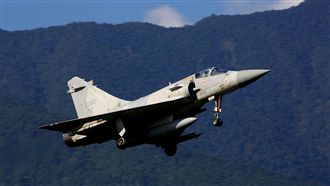 飛官獲救為誤傳　軍方：持續搜救中