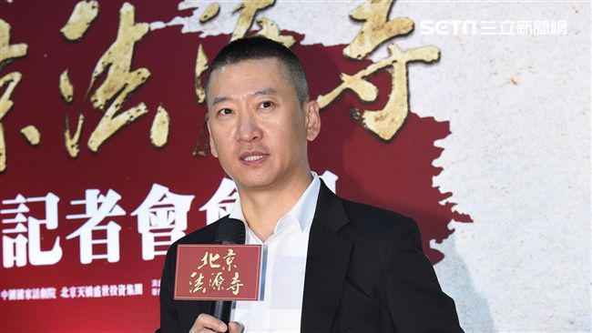 避談林心如　「爾康」周杰用手比噓