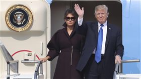 川普訪南韓（美國總統唐納德·特朗普（Tonald Trump）在2017年11月7日星期二抵達韓國平澤市的烏山空軍基地）－（圖／美聯社／達志影像）