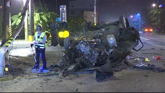 下班駕車途自撞翻覆　駕駛慘受困昏迷