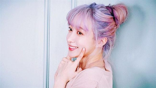 哈妮染仙女髮色　漂白到頭皮流血