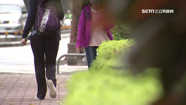 女深夜遭掐臀　襲臀之狼現台大校園外