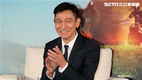 「俠盜聯盟」導演馮德倫、演員劉德華、楊祐寧，出席記者會聊拍這部電影的酸甜苦辣。（記者邱榮吉/攝影）