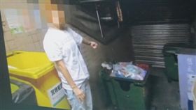 女童生母蘇辰曦帶員警指認遺體丟棄處。 翻攝