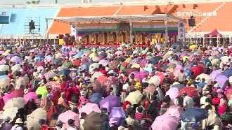 動員4千人領千元布施金　綠批藍綁樁