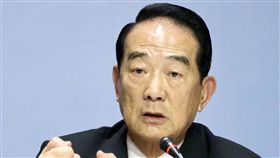 APEC領袖代表宋楚瑜出席國際記者會（2）APEC領袖代表宋楚瑜前往越南峴港市，10日及11日將出席2017年亞太經濟合作會議（APEC）經濟領袖高峰會，8日（當地時間）出席國際記者會，回應各國媒體記者提問。中央社記者吳翊寧越南峴港攝  106年11月8日