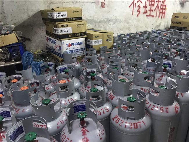 違規囤放大量瓦斯桶　爆炸可毀棒球場
