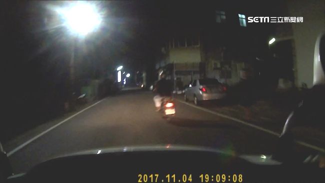 酒駕闖紅燈給警追　醉男咳嗽裝病大鬧