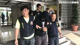 「偽卡教父」盧正威遭逮後，陳姓徒弟自立門戶，購買國外信用卡資料製作偽卡，先拿到加油站試刷，再拿去買香菸洋酒變賣牟利，警方循線搗破偽卡集團，訊後依毒品、詐欺及偽造文書等罪送辦（楊忠翰攝）