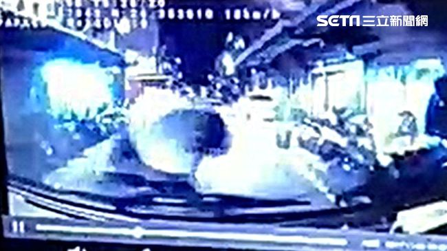 假車禍安全帽哥現身？網友：這笑死！