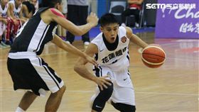 ▲花蓮體中楊少強（右）今日攻下全隊最高16分。（圖／記者蔡宜瑾攝影）