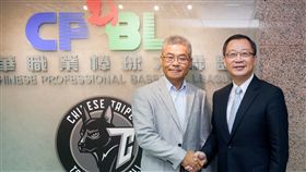 綺麗珊瑚總經理楊清瓏(左)拜訪吳志揚會長(右)。（圖／中職提供）