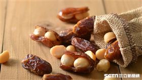 微風台北車站10週年慶,十元銅板價美食。（圖／微風集團提供）