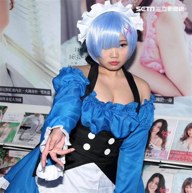 擁高人氣COSER肉感少女（Neneko）與女性攝影師小喵接受三立新聞網專訪。（圖／邱榮吉攝影）