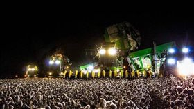 照片,棉花田,派對,演唱會,錯覺　圖／翻攝自推特