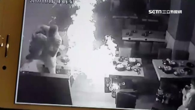 火鍋店氣爆　一家3口出口被擋無處逃