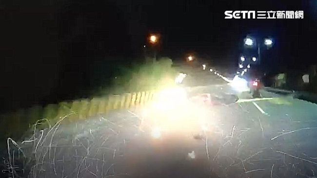 悚！翻滾1圈　妻女慘死行車紀錄曝光