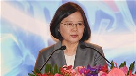 蔡總統出席工業節大會致詞總統蔡英文10日前往台北圓山大飯店，出席第71屆工業節慶祝大會致詞。中央社記者施宗暉攝　106年11月10日