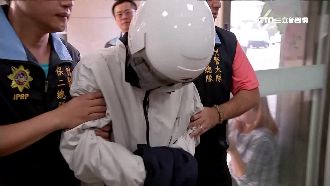 亂燒稻草遭盤查　男駕車撞警畫面曝光