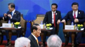 宋楚瑜習近平出席ABAC代表對話APEC經濟領袖與企業諮詢委員會（ABAC）代表對話10日舉行，中國國家主席習近平（後右）、台灣APEC領袖代表宋楚瑜（前中）等各經濟領袖代表出席與會。中央社記者吳翊寧越南峴港攝　106年11月10日