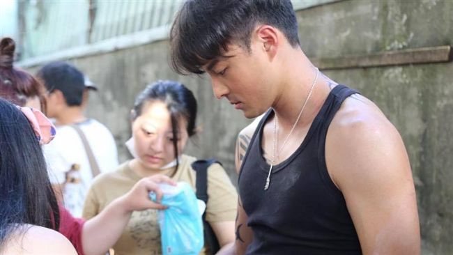 孫其君血濺片場　遭緊急送醫急救