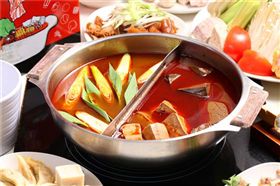 火鍋
圖翻攝自滿堂紅頂級麻辣鴛鴦鍋粉絲團臉書
https://www.facebook.com/pg/mthpot/photos/?ref=page_internal