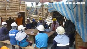 勞工局宣導勞工進行防曬補水休息。（圖／翻攝畫面）