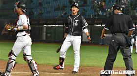 ▲亞冠賽王柏融被三振。（圖／記者王怡翔攝）