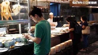 台！走進大酒店吃蚵仔煎、喝牛肉湯…