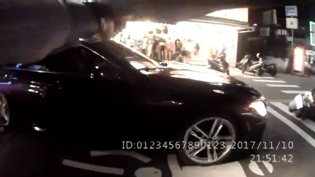 拎北袂爽啦！　拒檢奔逃警開一槍逮人