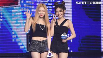 同台泫雅女神　愷樂發抖嚇到吃手手